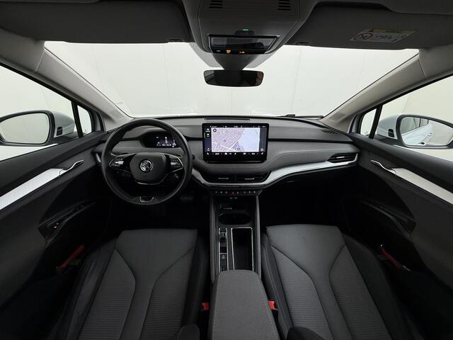 Skoda Enyaq iV 80 82kwh 204PK Camera 1/2 Leer Apple Carplay Android Warmtepomp First Edition Navi 3-Zone-Ecc 19"lm PDC-a+v Adaptive-Cruise Lane-Assist Luxus E-Call Stuurverwarming Led Isofix Keyless-Go DAB Rijstrooksensor Origineel Nederlandse Auto Nieuwprijs ¤ 53.000,