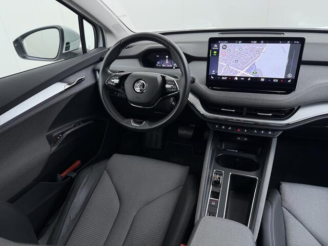 Skoda Enyaq iV 80 82kwh 204PK Camera 1/2 Leer Apple Carplay Android Warmtepomp First Edition Navi 3-Zone-Ecc 19"lm PDC-a+v Adaptive-Cruise Lane-Assist Luxus E-Call Stuurverwarming Led Isofix Keyless-Go DAB Rijstrooksensor Origineel Nederlandse Auto Nieuwprijs ¤ 53.000,