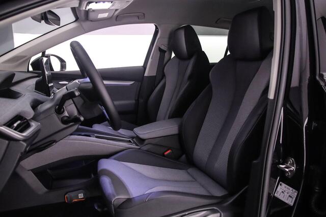 Skoda Enyaq iV 60 Selection 204pk Automaat Achteruitrijcamera, Adaptive cruise control, Navigatie, Stoelverwarming, LED koplampen, Stuurwiel verwarmd, Parkeersensoren