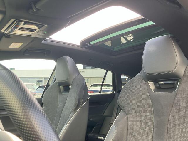 Skoda Enyaq iV 80 Sportline 150kW/204 PK · Panoramadak · Warmtepomp · Apple/Android Car Play · Camera · Elektrische stoelverstelling ·
