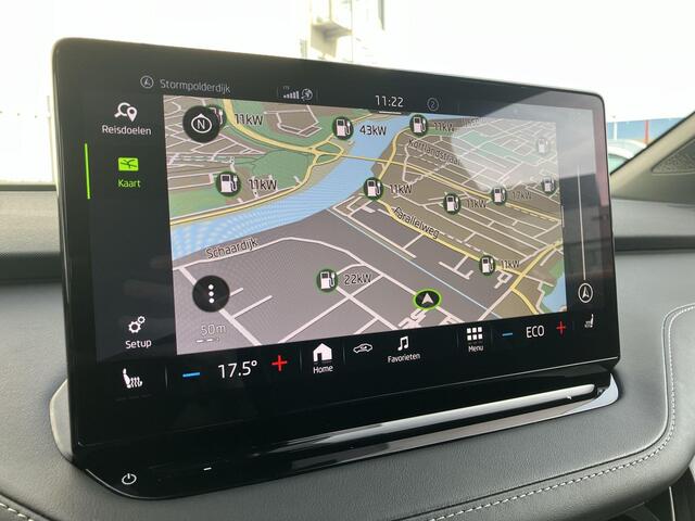 Skoda Enyaq iV 80 Sportline 150kW/204 PK · Panoramadak · Warmtepomp · Apple/Android Car Play · Camera · Elektrische stoelverstelling ·
