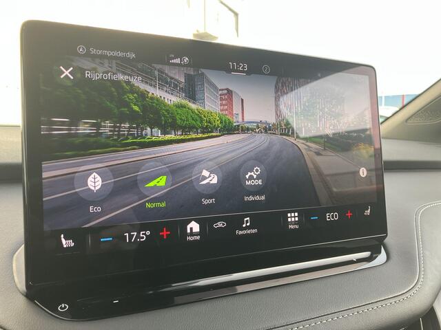 Skoda Enyaq iV 80 Sportline 150kW/204 PK · Panoramadak · Warmtepomp · Apple/Android Car Play · Camera · Elektrische stoelverstelling ·