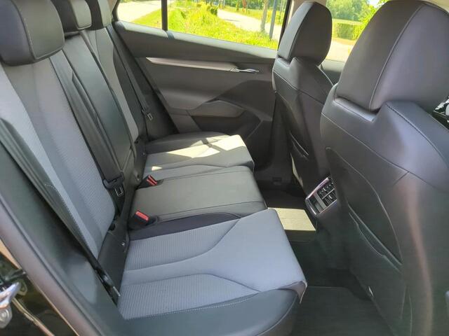 Skoda Enyaq iV 60 / Navigatie / Camera / Parkeersensoren V+A / Lichtmetaal 19 inch /