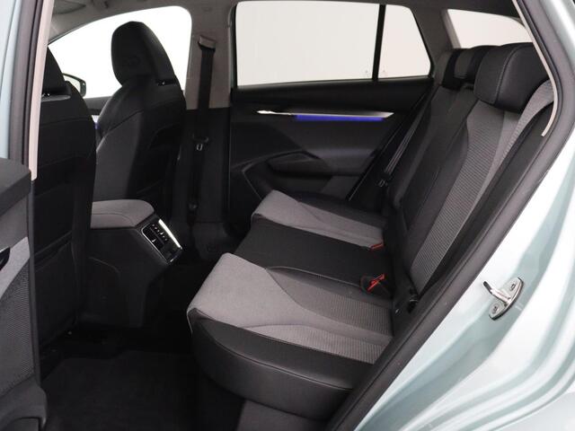 Skoda Enyaq iV 60 | SOH 92.1% | Trekhaak | Stuur/stoel verwarming | Half Leder | Cruise control | Camera | Carplay | Standkachel | Sfeerverlichting | 21''