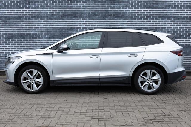 Skoda Enyaq iV 60 | Trekhaak | Achteruitrijcamera | Parkeersensoren | Keyless Entry | Privacy Glas | Sport Plus Pakket | Navigatie | Apple Carplay | Android Auto | Cruise Control | Climate Control