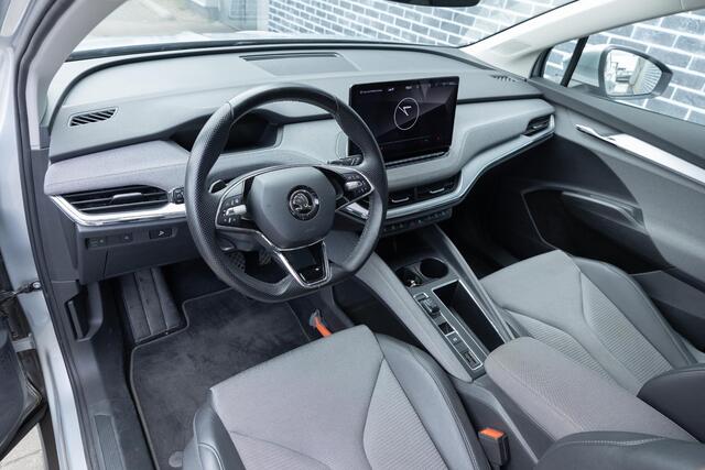 Skoda Enyaq iV 60 | Trekhaak | Achteruitrijcamera | Parkeersensoren | Keyless Entry | Privacy Glas | Sport Plus Pakket | Navigatie | Apple Carplay | Android Auto | Cruise Control | Climate Control