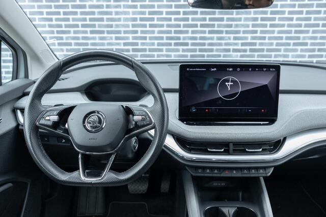 Skoda Enyaq iV 60 | Trekhaak | Achteruitrijcamera | Parkeersensoren | Keyless Entry | Privacy Glas | Sport Plus Pakket | Navigatie | Apple Carplay | Android Auto | Cruise Control | Climate Control