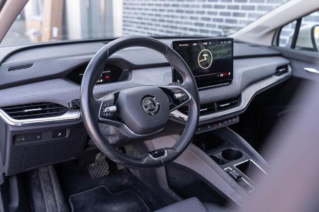 Skoda Enyaq iV 60 | Trekhaak | Panoramadak | Achteruitrijcamera | Parkeersensoren | Keyless Entry | Privacy Glas | Stoelverwarming | Navigatie | Apple Carplay | Android Auto | LED Koplampen | Lichtmetalen Velgen 19 inch | Cruise Control