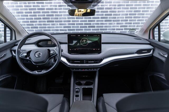 Skoda Enyaq iV 60 | Trekhaak | Panoramadak | Achteruitrijcamera | Parkeersensoren | Keyless Entry | Privacy Glas | Stoelverwarming | Navigatie | Apple Carplay | Android Auto | LED Koplampen | Lichtmetalen Velgen 19 inch | Cruise Control