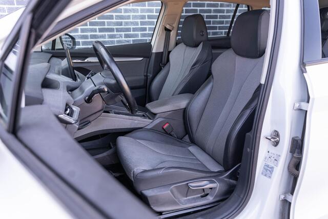 Skoda Enyaq iV 60 | Trekhaak | Panoramadak | Achteruitrijcamera | Parkeersensoren | Keyless Entry | Privacy Glas | Stoelverwarming | Navigatie | Apple Carplay | Android Auto | LED Koplampen | Lichtmetalen Velgen 19 inch | Cruise Control
