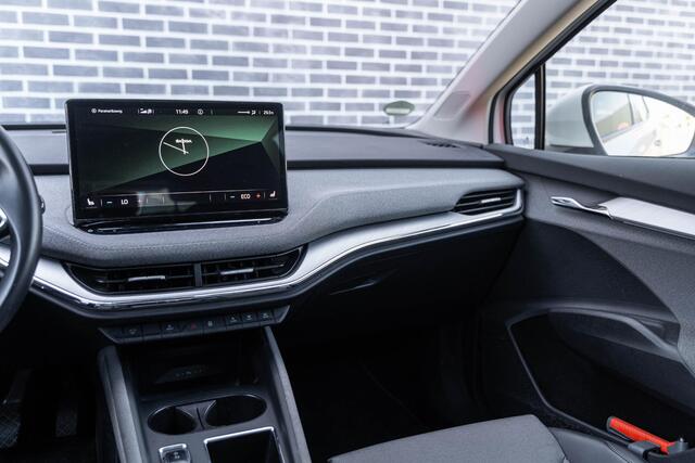 Skoda Enyaq iV 60 | Trekhaak | Panoramadak | Achteruitrijcamera | Parkeersensoren | Keyless Entry | Privacy Glas | Stoelverwarming | Navigatie | Apple Carplay | Android Auto | LED Koplampen | Lichtmetalen Velgen 19 inch | Cruise Control