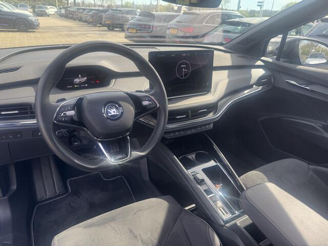 Skoda Enyaq iV 60 Sportline / Trekhaak / Camera / Leer&Alcantara / Keyless / 20'' / CarPlay / Matrix LED / Stoelverwarming 4x / Dodehoek / DAB / ACC