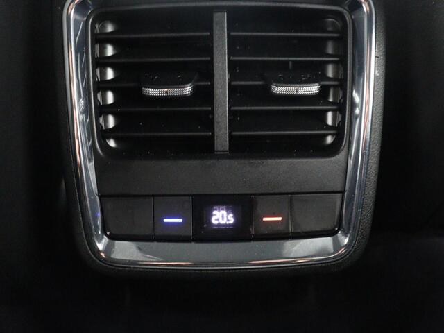 Skoda Enyaq iV 80 Sportline | SOH 88% | Leder/alcantara | Stuur/stoel verwarming | Adaptive cruise | Carplay | Sfeerverlichting | Camera | Park assist | Trekhaak