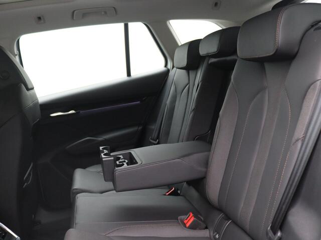 Skoda Enyaq iV 60 Selection 180PK Aut. SOH 92,5%, Panoramadak, Trekhaak, Dodehoek detectie, Warmtepomp, Leder, 19" LM Velgen, Navi