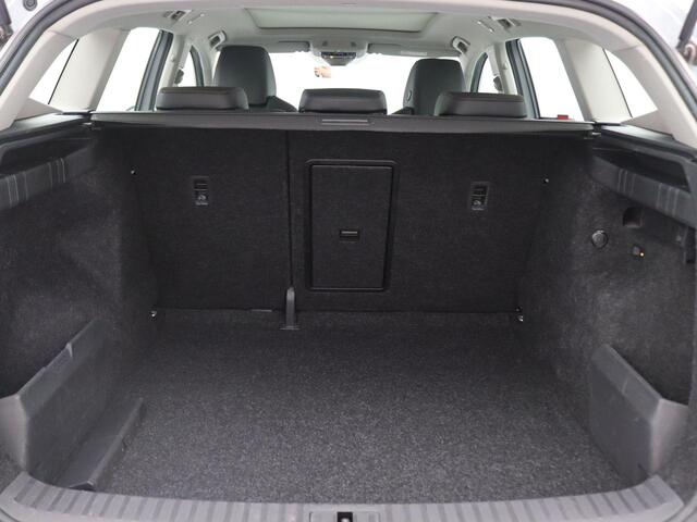 Skoda Enyaq iV 60 Selection 180PK Aut. SOH 92,5%, Panoramadak, Trekhaak, Dodehoek detectie, Warmtepomp, Leder, 19" LM Velgen, Navi