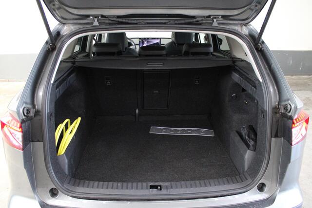 Skoda Enyaq iV 80 | SOH 96,6% | Panorama | Trekhaak | Lederen bekleding