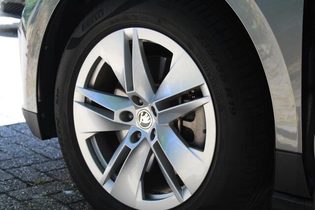 Skoda Enyaq iV 80 | SOH 96,6% | Panorama | Trekhaak | Lederen bekleding