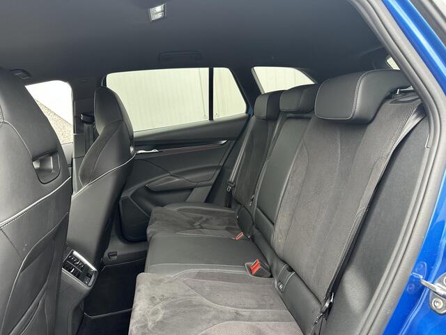 Skoda Enyaq iV 60 Sportline / Elektrisch Wegklapbare Trekhaak / Elektrische Bestuurdersstoel met Memory / Apple Carplay & Android Auto / 360 Graden Camera /