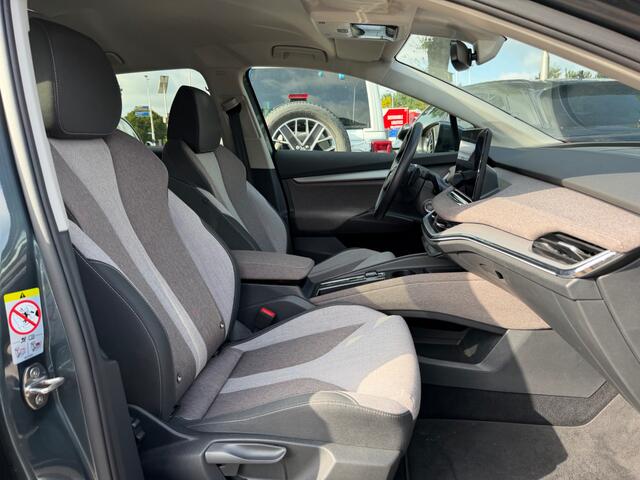 Skoda Enyaq iV 60 First Edition / Camera / CarPlay / Keyless / Matrix LED / 20'' / Dodehoek / Stoelverwarming / DAB / ACC