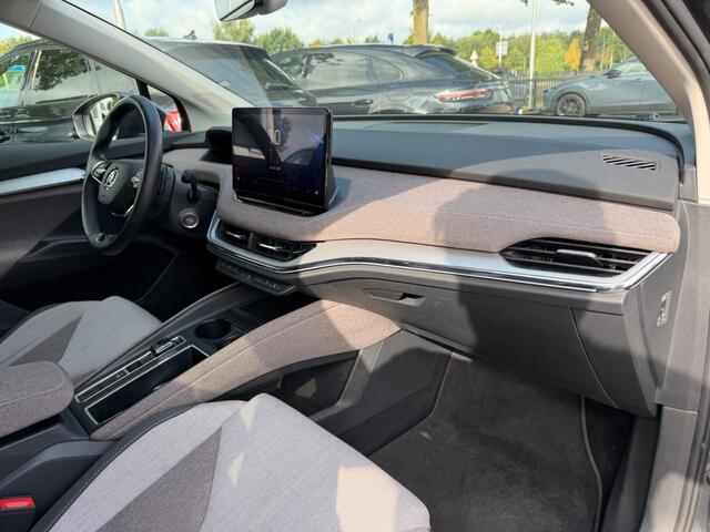 Skoda Enyaq iV 60 First Edition / Camera / CarPlay / Keyless / Matrix LED / 20'' / Dodehoek / Stoelverwarming / DAB / ACC