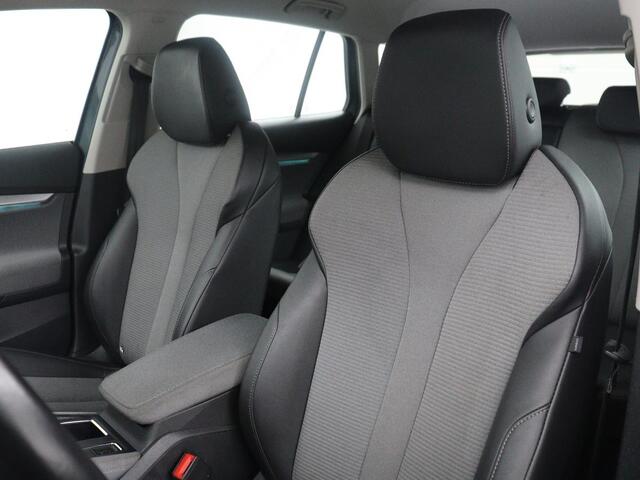 Skoda Enyaq iV 60 | SOH 93,0% | Half leder | Cruise control | Carplay | Climate control | Lane assist | Park assist | Trekhaak | Sfeerverlichting | Navigatie | Bluetooth