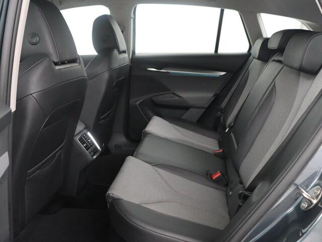 Skoda Enyaq iV 60 | SOH 93,0% | Half leder | Cruise control | Carplay | Climate control | Lane assist | Park assist | Trekhaak | Sfeerverlichting | Navigatie | Bluetooth