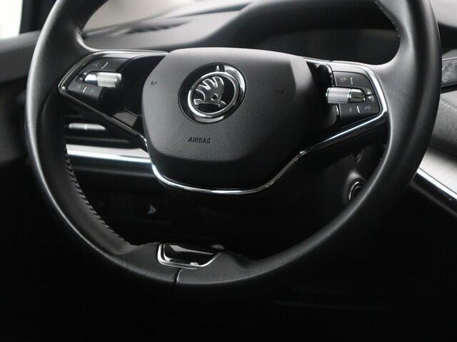 Skoda Enyaq iV 60 | SOH 93,0% | Half leder | Cruise control | Carplay | Climate control | Lane assist | Park assist | Trekhaak | Sfeerverlichting | Navigatie | Bluetooth