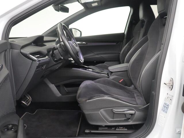 Skoda Enyaq iV 60 Sportline | SOH 91,8% | Leder/alcantara | Adaptive cruise | Stuur/stoel verwarming | Carplay | Sfeerverlichting | Climate control | Camera | Park assist | Trekhaak