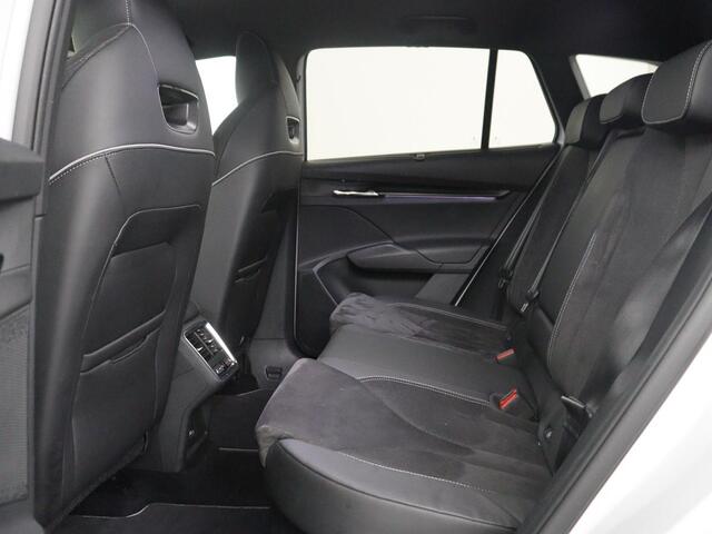 Skoda Enyaq iV 60 Sportline | SOH 91,8% | Leder/alcantara | Adaptive cruise | Stuur/stoel verwarming | Carplay | Sfeerverlichting | Climate control | Camera | Park assist | Trekhaak