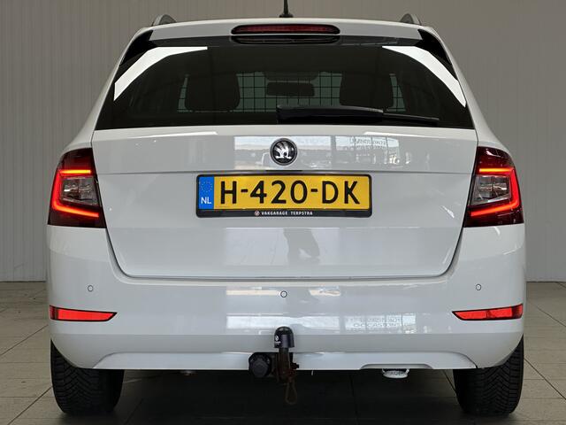 Skoda FABIA Combi 1.0 TSI Ambition/ Trekhaak/ Apple + Android/ Navi/ Airco/ Cruise/ Elek. pakket/ Isofix/ Bluetooth/ Armsteun/ Multi. LEDER. Stuur/ Mistl./ PDC/ Extra getint glas/ Dakrails.
