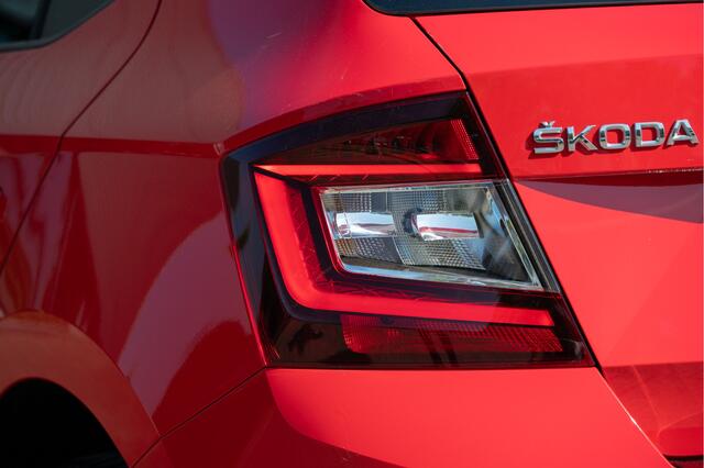 Skoda FABIA 1.0 TSI 110pk Monte Carlo | LED | Trekhaak | Stoelverw. | Navi by App | Clima | Cruise