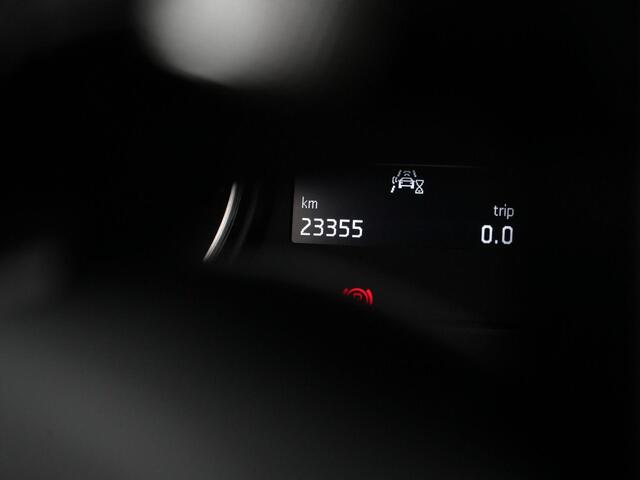 Skoda FABIA Ambition 1.0 MPI 80 pk | LED koplampen | Parkeersensoren achter | Navigatie via Apple Carplay / Android Auto | Cruise Control | DAB