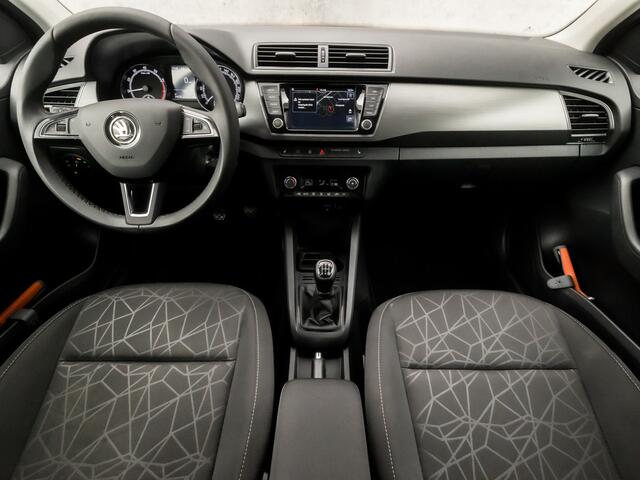 Skoda FABIA Combi 1.0 Sport (APPLE CARPLAY, NAVIGATIE, CLIMATE, STOELVERWARMING, SPORTSTOELEN, PARKEERSENSOREN, CRUISE, DAB+, LM VELGEN, NIEUWSTAAT)