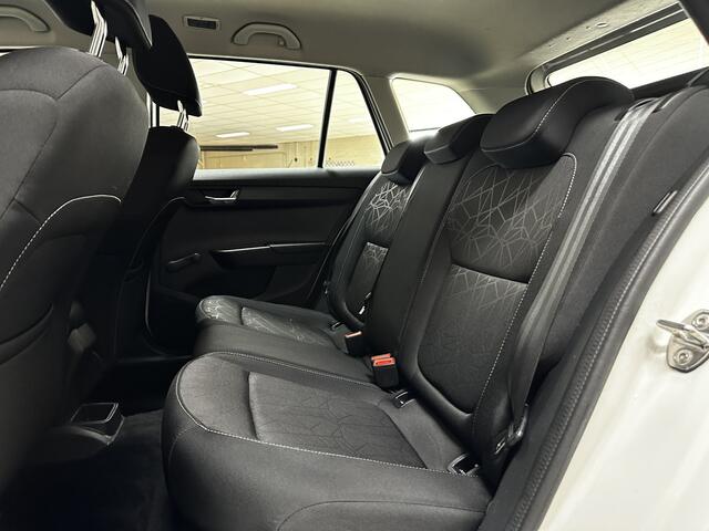 Skoda FABIA Combi 1.0 TSI Clever/ LED Dagrijverl./ Trekhaak/ 15''LMV/ DAB+/ Apple+Android/ Clima/ Navi/ Cruise/ Bluetooth/ Multi.LEDER.Stuur/ Elek.Pakket/ Isofix/ PDC Achter.
