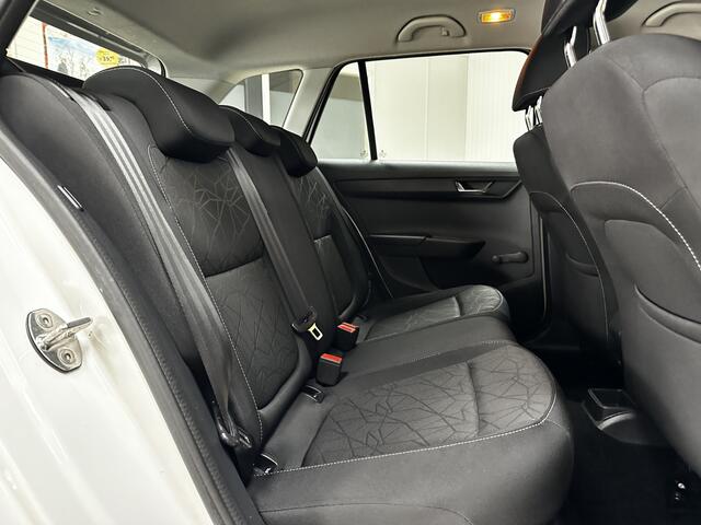 Skoda FABIA Combi 1.0 TSI Clever/ LED Dagrijverl./ Trekhaak/ 15''LMV/ DAB+/ Apple+Android/ Clima/ Navi/ Cruise/ Bluetooth/ Multi.LEDER.Stuur/ Elek.Pakket/ Isofix/ PDC Achter.
