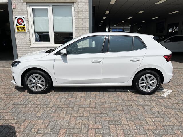 Skoda FABIA 1.0 TSI Business Edition / 15' LMV/ SMARTLINK/ CLIMA/ BLUETOOTH/ PARK. SENSOREN/ DAB/ CARKIT/ LANE ASSIST/ LEDER STUUR