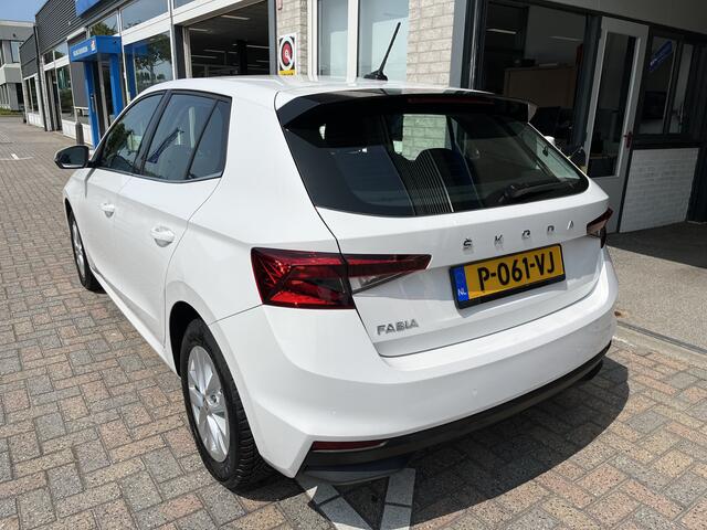 Skoda FABIA 1.0 TSI Business Edition / 15' LMV/ SMARTLINK/ CLIMA/ BLUETOOTH/ PARK. SENSOREN/ DAB/ CARKIT/ LANE ASSIST/ LEDER STUUR