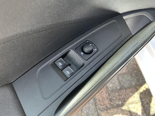 Skoda FABIA 1.0 TSI Business Edition / 15' LMV/ SMARTLINK/ CLIMA/ BLUETOOTH/ PARK. SENSOREN/ DAB/ CARKIT/ LANE ASSIST/ LEDER STUUR