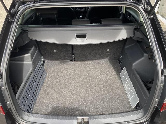 Skoda FABIA Combi 1.0 Clever / NL-Auto / 90.000 KM / Apple-Carplay & Android-Auto / Cruise-Control / Trekhaak / DAB radio-Bluetooth / Navi / Armsteun-Voor / Elektr.-Ramen Voor / PDC-Achter / 15'' LMV / All-Season / ENZ.
