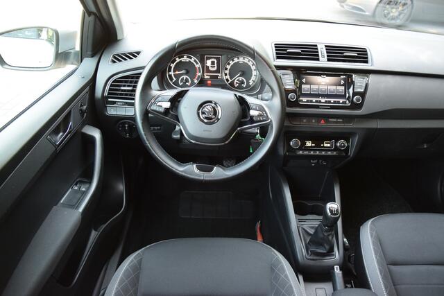 Skoda FABIA 1.0 TSI 96PK Ambition | Org. NL | BOVAG Garantie | Cruise & Climate Control | Parkeersensoren | 15'' Velgen | Apple Carplay/ Android Auto | LED Dagrijverlichting |