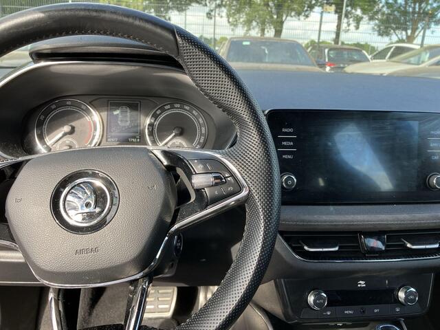 Skoda FABIA 1.0 Tsi 110pk DSG Business Edition · Trekhaak · Apple/Android Car Play · P-Sensoren · Cruise Control · 16'' Inch ·