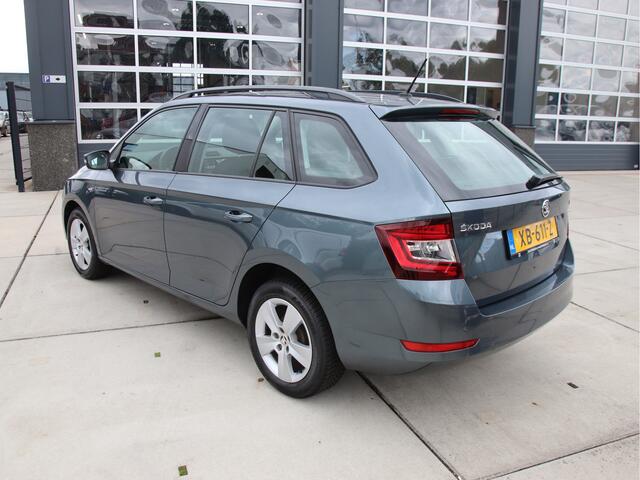 Skoda FABIA Combi 1.0 Clever Carplay, Stoelverwarming, Licht-zicht & Plus pack Zomer aanbieding!