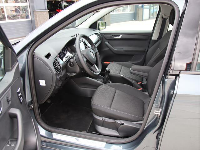 Skoda FABIA Combi 1.0 Clever Carplay, Stoelverwarming, Licht-zicht & Plus pack Zomer aanbieding!