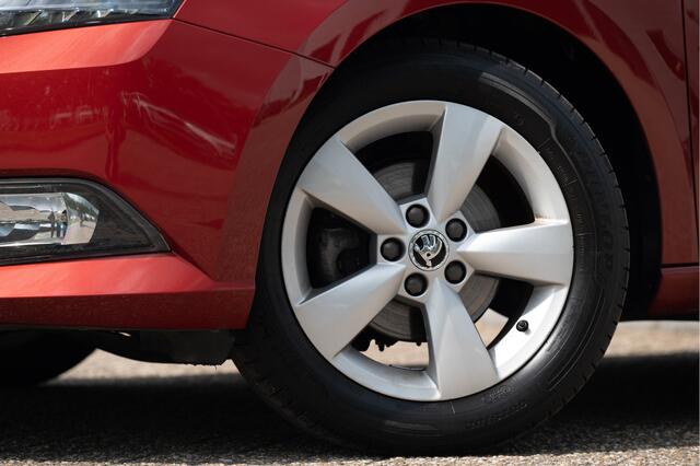 Skoda FABIA 1.0 JOY | Airco | Cruise | Trekhaak | Licht-regensensor | 15 inch lmv