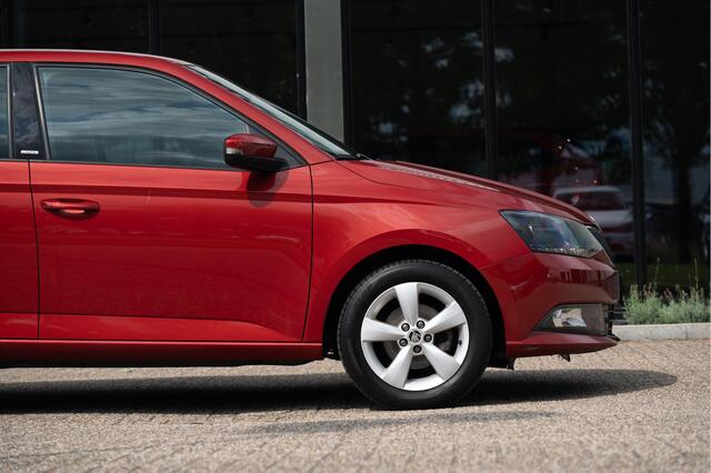 Skoda FABIA 1.0 JOY | Airco | Cruise | Trekhaak | Licht-regensensor | 15 inch lmv