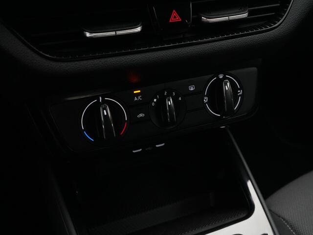 Skoda FABIA 1.0 MPI 80 pk Ambition | Carplay | Parkeersensoren achter | Cruise Control | Garantie t/m 2028