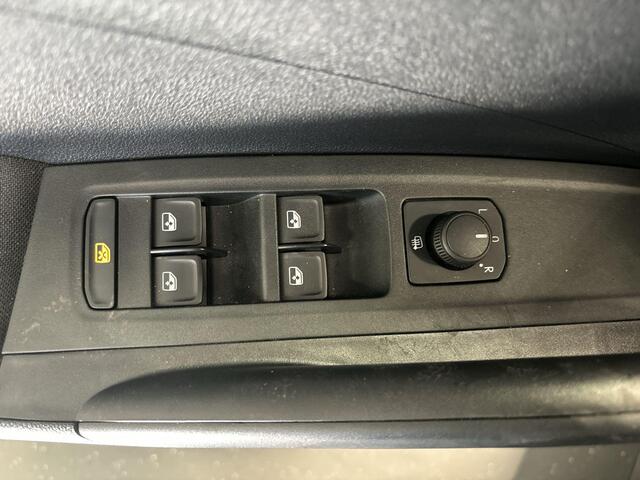 Skoda FABIA 1.0 TSI 115pk DSG Selection · Apple/Android Car Play · P-Sensoren · Airco · Getint Glas · 15'' Inch · Garantie t/m 21-10-2028 of 100.000km