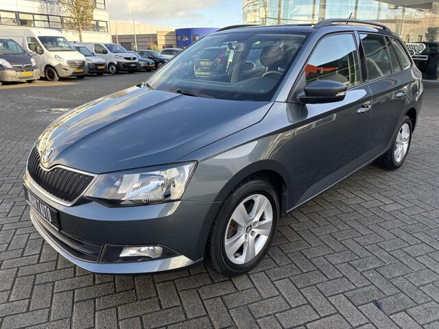 Skoda FABIA 1.0 TSI Ambition Cruise Trekhaak Bluetooth Parkeersensoren !!