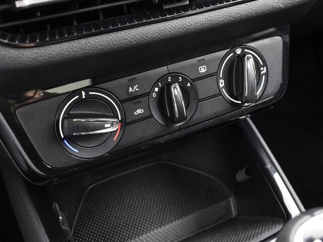 Skoda FABIA 1.0 TSI 95pk Selection · Airco · Apple/Android Car Play · P-Sensoren · Cruise Control · Getint Glas · 15'' Inch · Garantie t/m 13-10-2028 of 100.000km