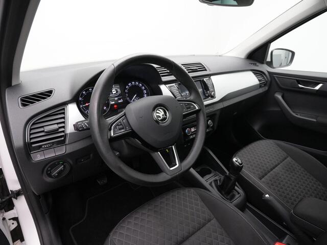 Skoda FABIA 1.0 TSI 95 pk Drive | Panoramadak | Trekhaak | Navigatie | Parkeersensoren achter